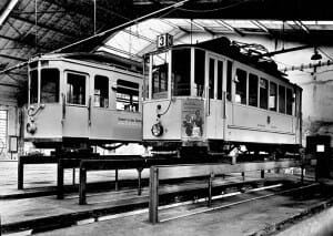 Hebebühne mit 15 t Hubkraft bei den Bielefelder Stadtwerken. 1940er Jahre