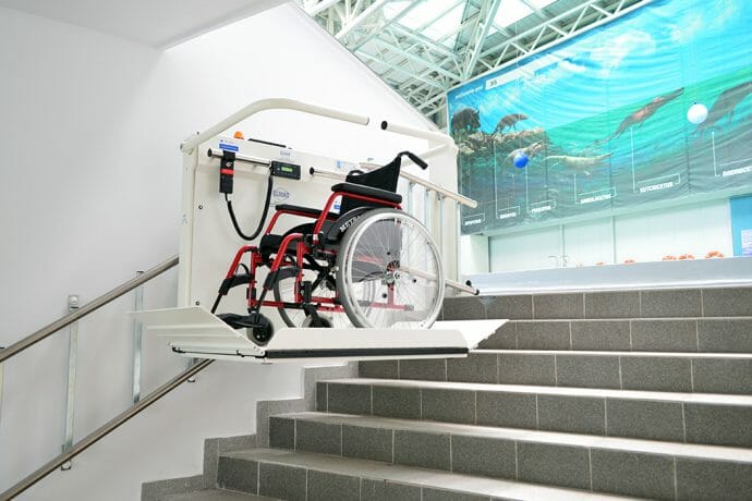 Ein Plattformlift HIRO 320 im Delfinarium in Konstanza.