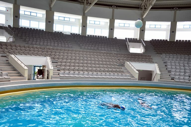 Ein HIRO LIFT im Delfinarium von Konstanza, Rumänien