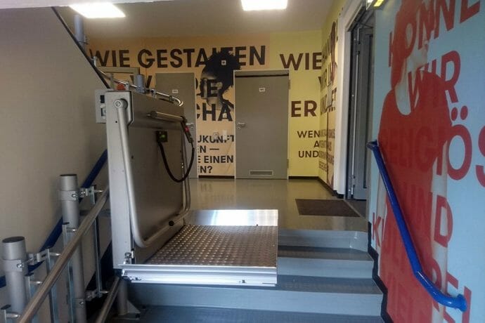Plattformlift HIRO 320 im Lernlabor Anne Frank