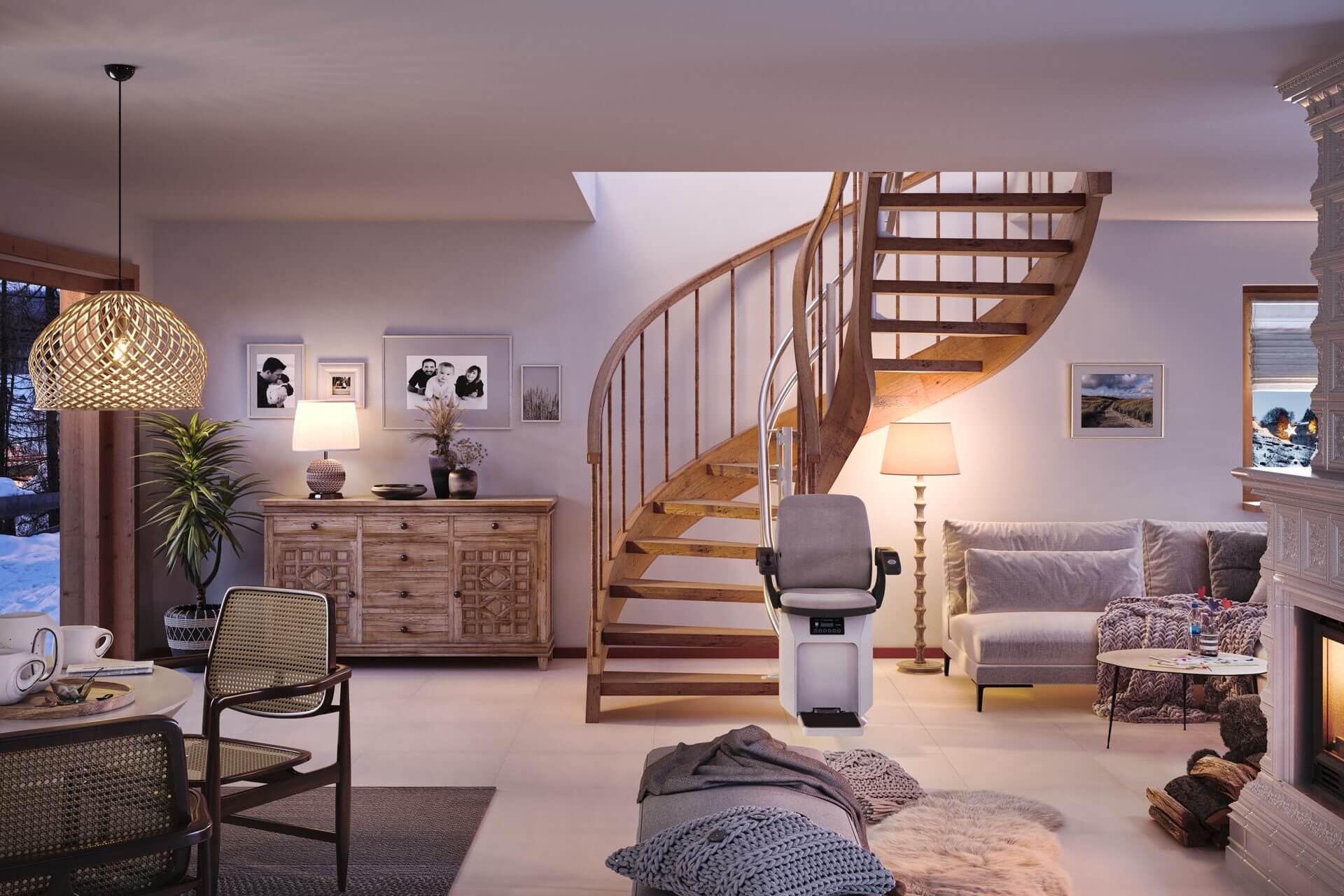 2024_01_31_HIRO_160_NEO_Milieu_2_80er_Baass Helles Wohnzimmer mit geschwungener Holztreppe, gemütlicher Sitzecke und modernen Möbeln, dekoriert mit Pflanzen und Bildern an der Wand. Ein entspannender Raum mit einem warmen Ambiente.