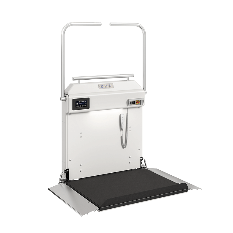 2024_02_21_HIRO_FS_350_Aussen_EIn-Ausstiegposition_seitlich_links_784x784px Plattformlift mit Handlauf und Bedienelementen, ideal für barrierefreien Zugang in öffentlichen Gebäuden und Wohnräumen.