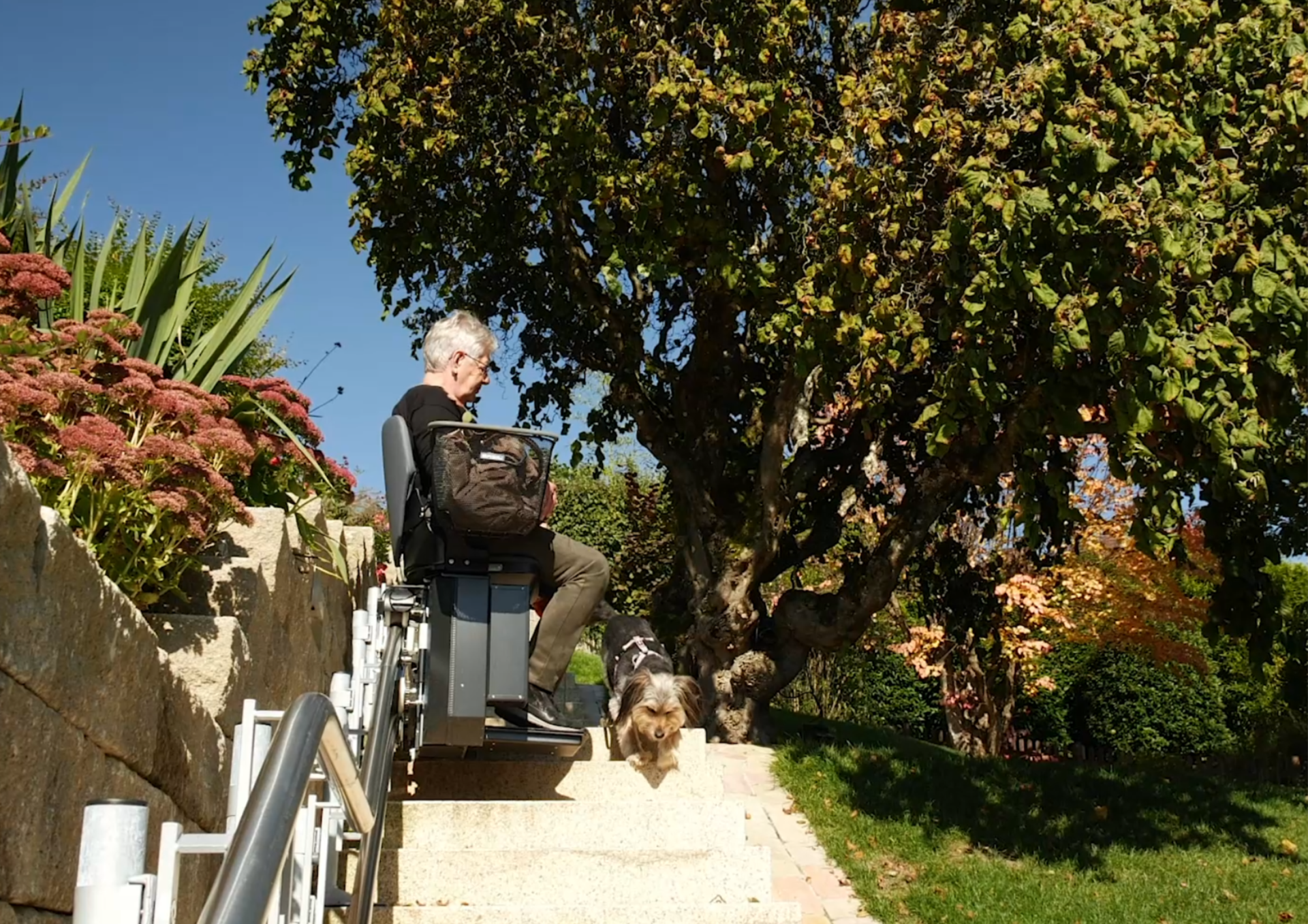 Treppenlift_außen_Nussbaum_Bodensee